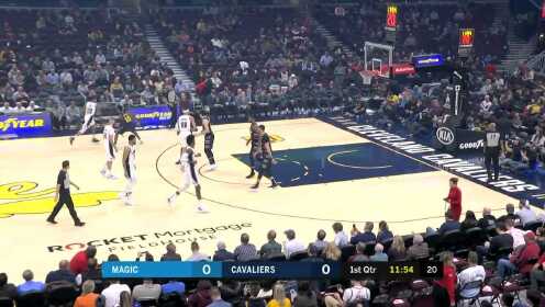 《NBA全场集锦》【扣篮】开场先发威！富尔茨突破妙传戈登旱地拔葱双手暴扣