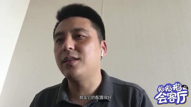 揭秘中超赛区“网吧”:配置一流,十台电脑+电竞专业座椅