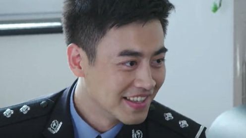 《警察锅哥第2季》第5集02：因为审问郑本胜有不当行为，所以简凡被上级停职一段时间
