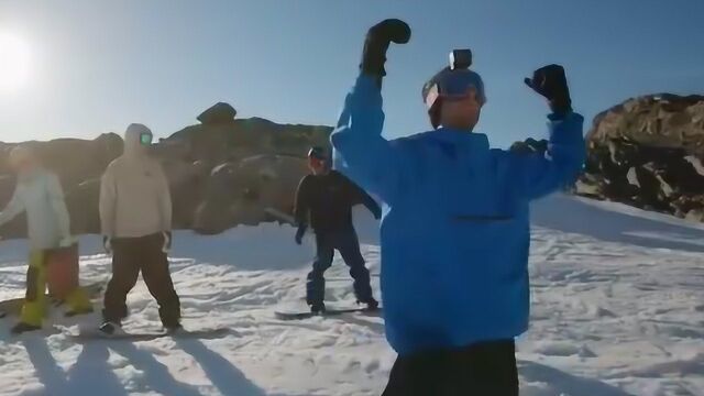 每一帧都可以当壁纸 户外滑雪这群人全放大招了