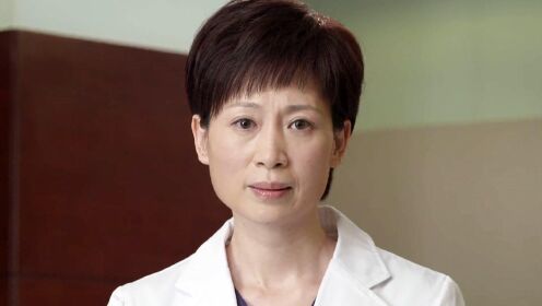 1110987654321简 介:出生于单亲家庭的何晶从小县城来省城