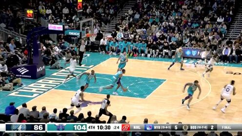 《NBA全场集锦》一马当先冲锋陷阵 麦克丹尼尔斯反击快攻上篮命中