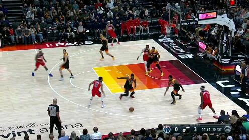 《NBA全场集锦》开场就发威 米切尔手起刀落连中三分