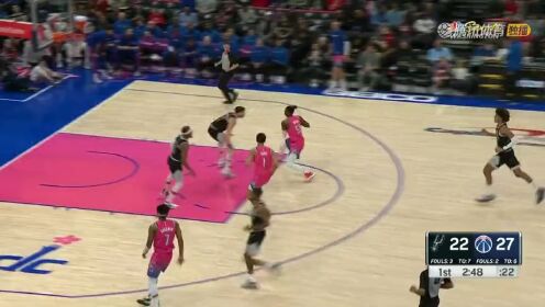 《NBA全场集锦》反击快攻长驱直入 怀特轻松写意欧洲步完成上篮