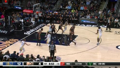 《NBA全场集锦》迪文琴佐假投真传骗过众人 库里空切接球轻松反篮打进