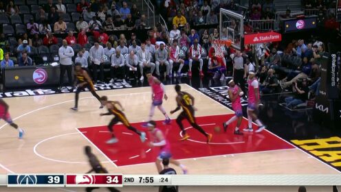 《NBA全场集锦》给个缝就能钻！ 特雷杨见缝插针抛投得手