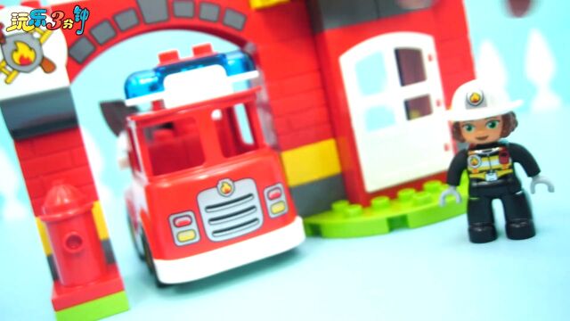 乐高LEGO的消防车积木玩具高光片段