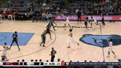 《NBA全场集锦》进攻端多手抓 勒维尔先送妙传再取两分