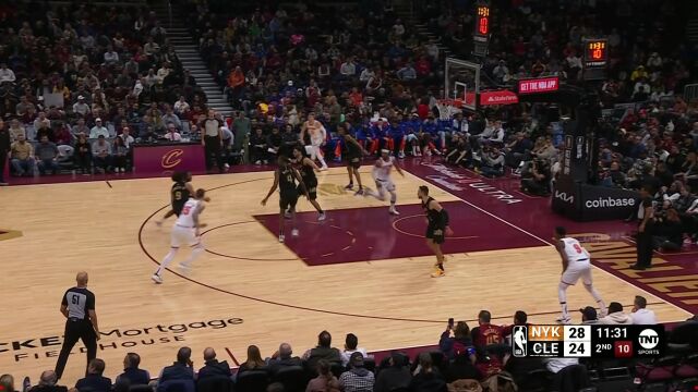 打得就是精锐 哈滕篮下遭遇十面埋伏仍然打进2+1