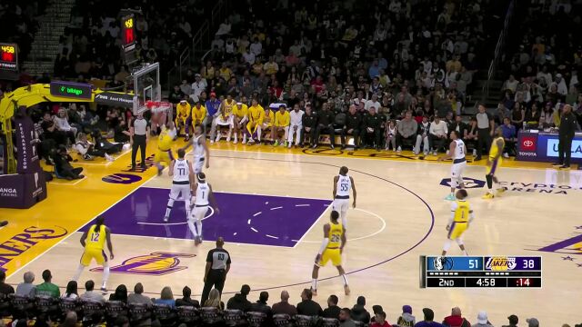 疯狂攻击你的软肋 詹眉连线直接击穿防守