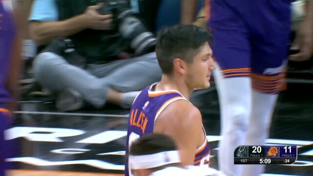 艾伦小秀脚步被吹走步 林炜珽：如果是詹皇库里就不一定这么吹了