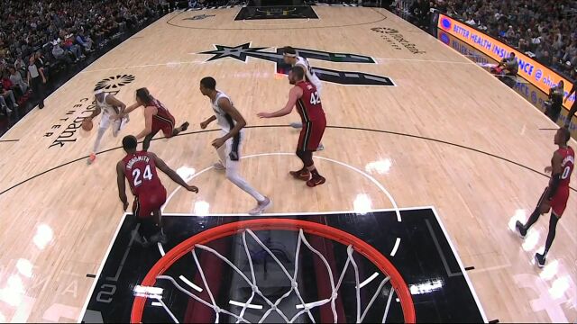 欲与天公试比高！布兰纳姆快下送出助攻文班心领神会空接背暴终