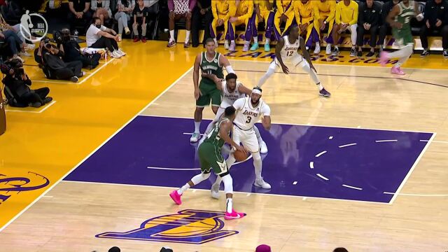 打的就是精锐！字母哥篮下面对浓眉防守不讲理强势双手暴扣