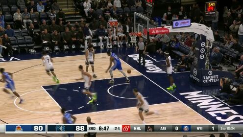 《NBA全场集锦》出其不意！Hagans击地妙传骗过防守Caboclo原地起跳双手扣篮
