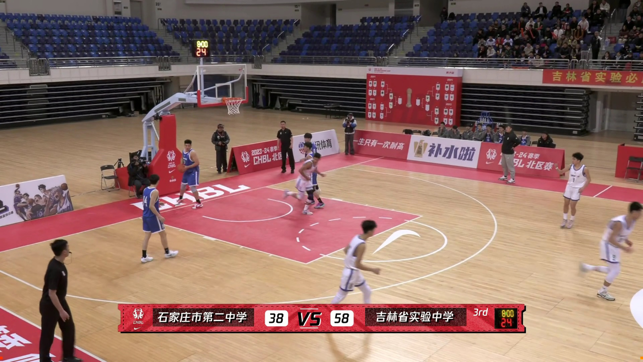 妥妥的拼命三郎 赵志洋中投不中摘板杀入上篮得手