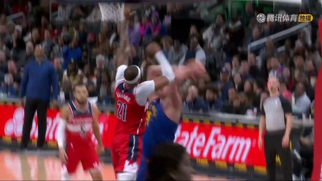 梦幻脚步！约基奇连续转身假动作戏耍对手