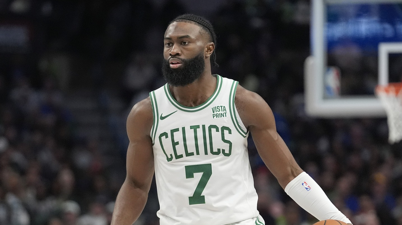 【球星】杰伦-布朗vs独行侠集锦 独得35分连续得分终结比赛悬念