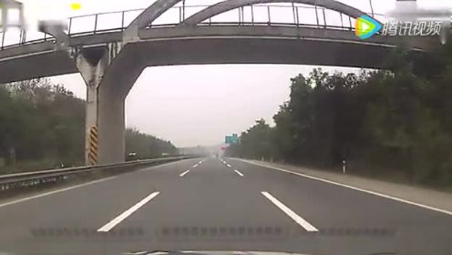 视频: 宝骏730行车记录仪拍摄 重庆高速公路惊魂车祸