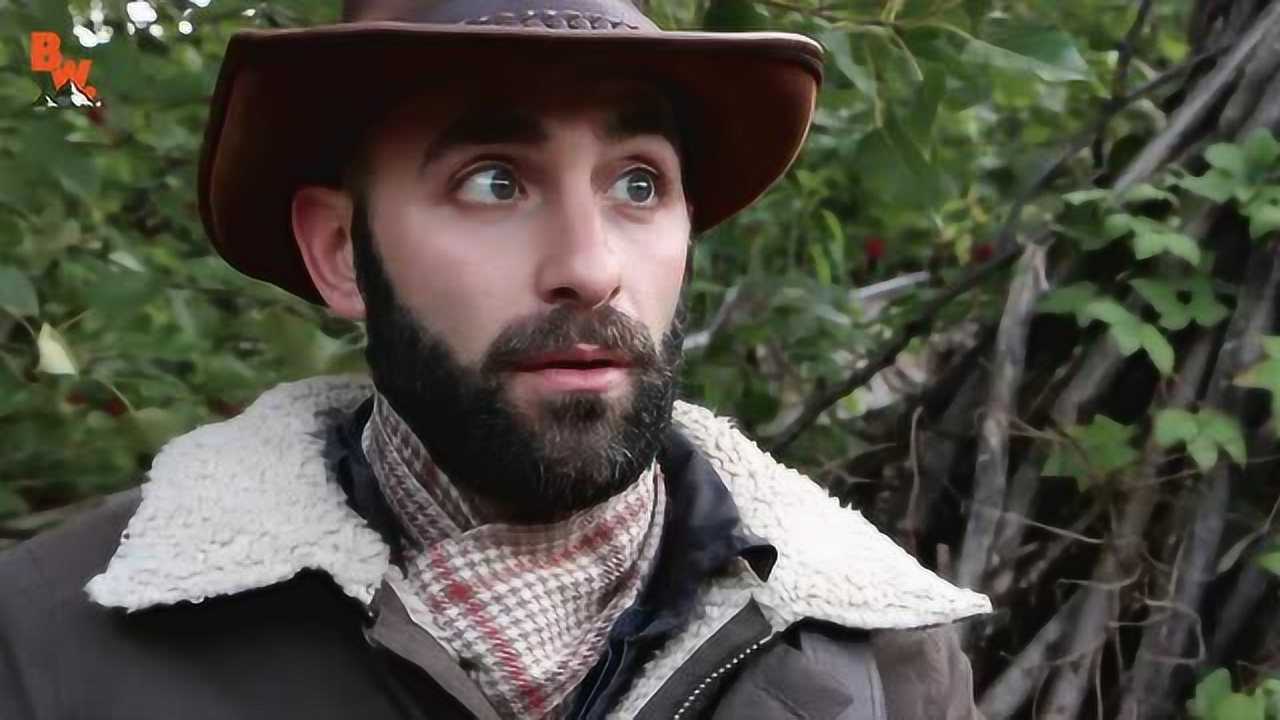 coyotepeterson首度与一头驼鹿热吻