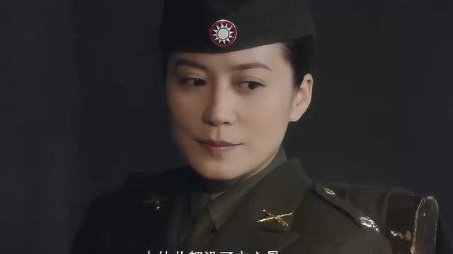 女军官被关只愁一件事,下属来探视刚好让她过了一把瘾