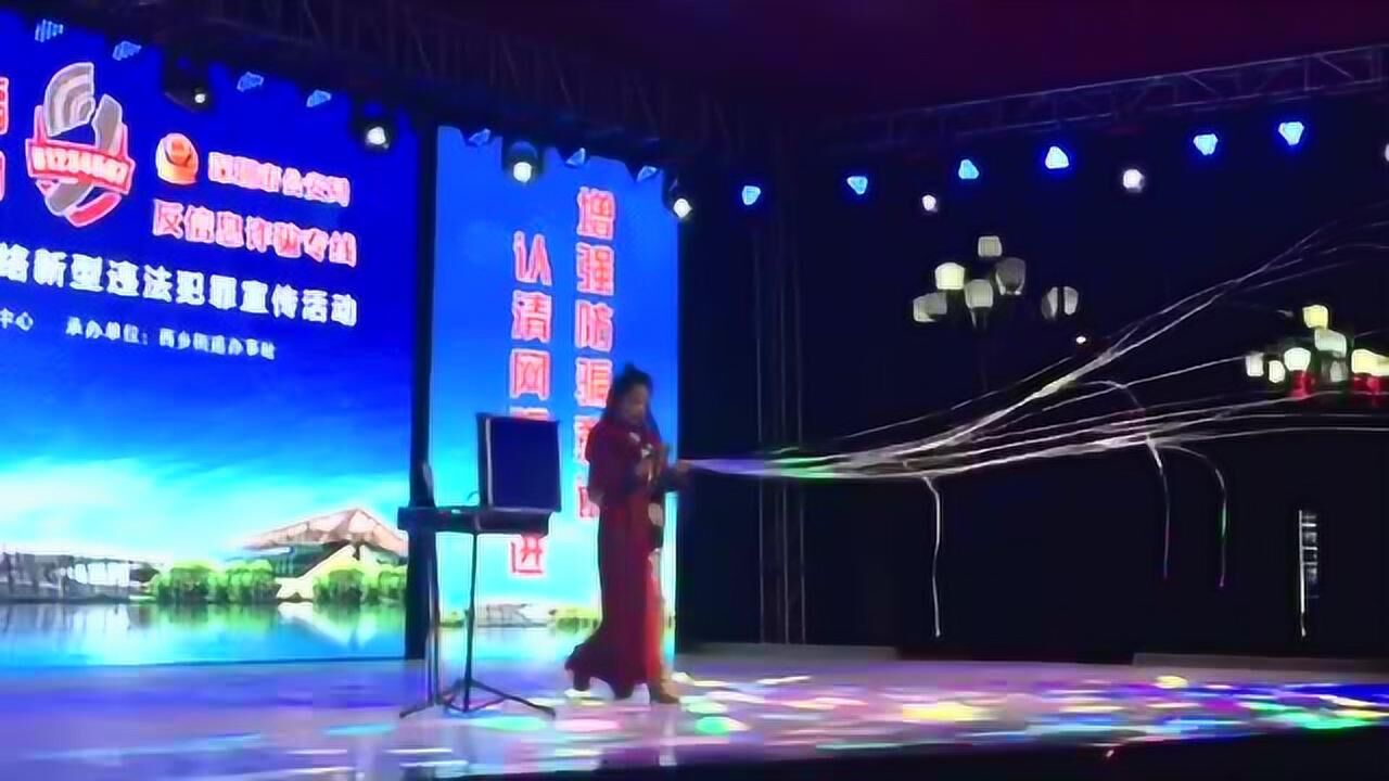 广东女魔术师的表演72图片