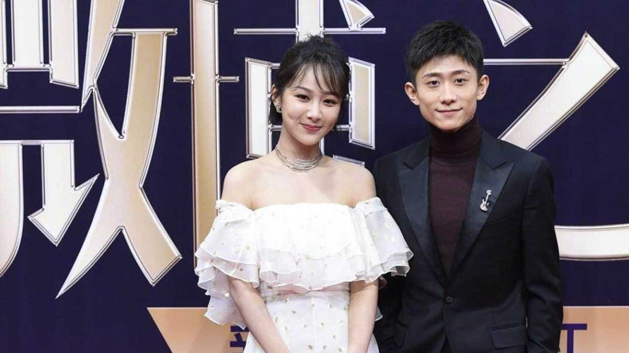 微博之夜杨紫和张一山合体走红毯互相调侃