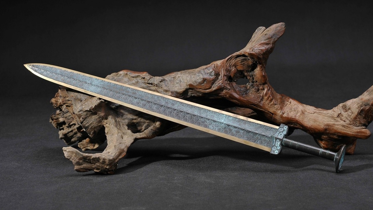 为什么埋了2000多年的越王勾践剑出土后仍然能削铁如泥