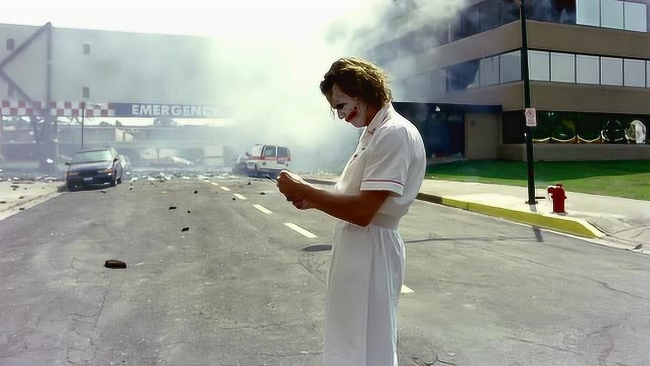 《蝙蝠侠:黑暗骑士》小丑炸毁医院_腾讯视频