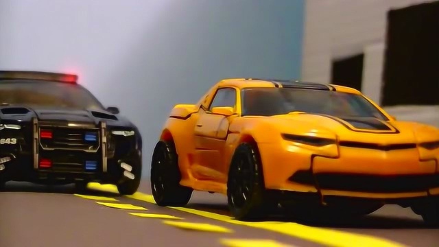 大黄蜂大战路障变形金刚5汽车人玩具toy