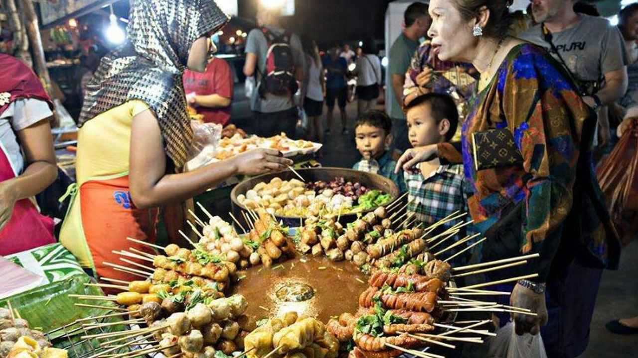 泰国普吉夜市街头小吃,这些美食让你口水直流