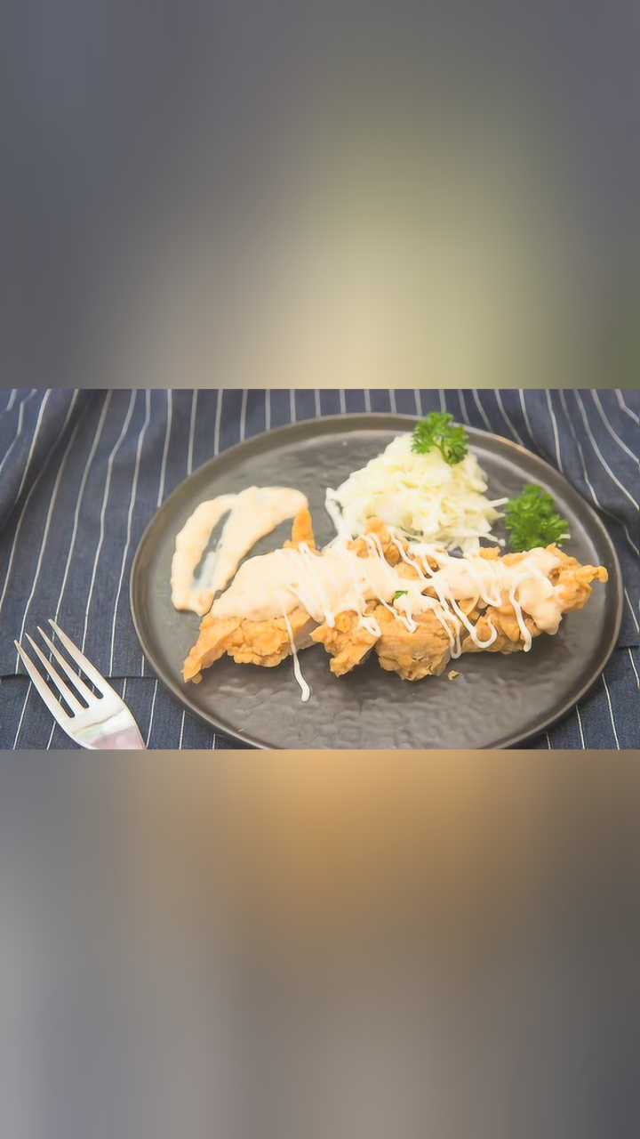 炸鸡排佐白菜沙拉,在家也能做出店里的味道!