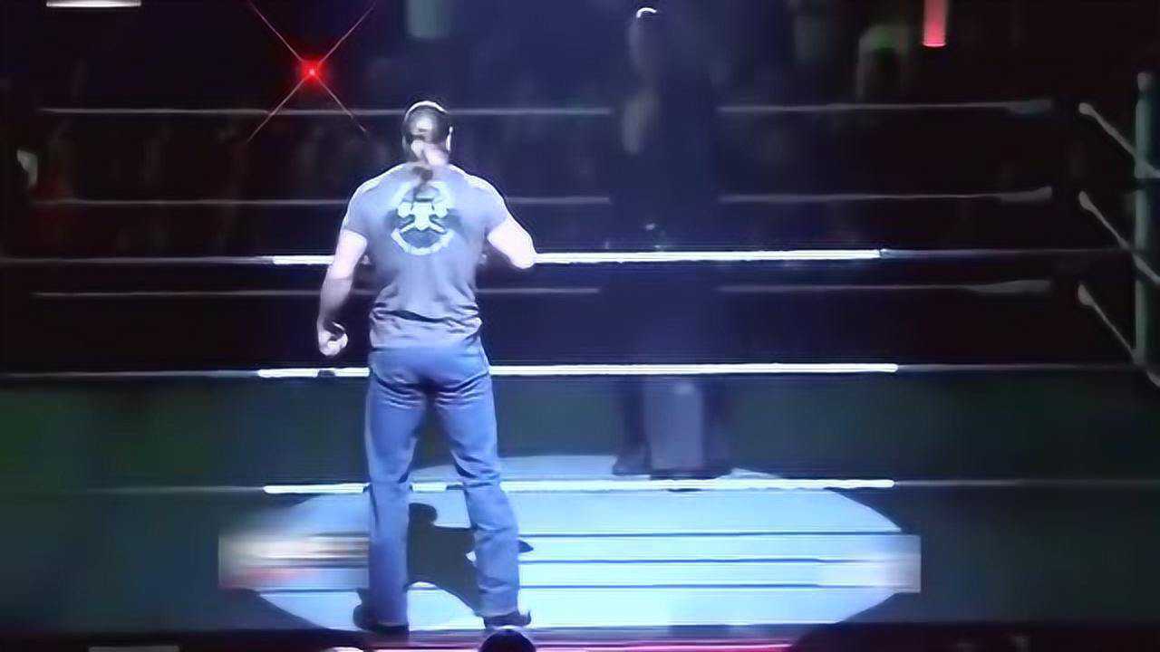 wwehhh伴随着专属音乐强悍出场观众顿时热血沸腾