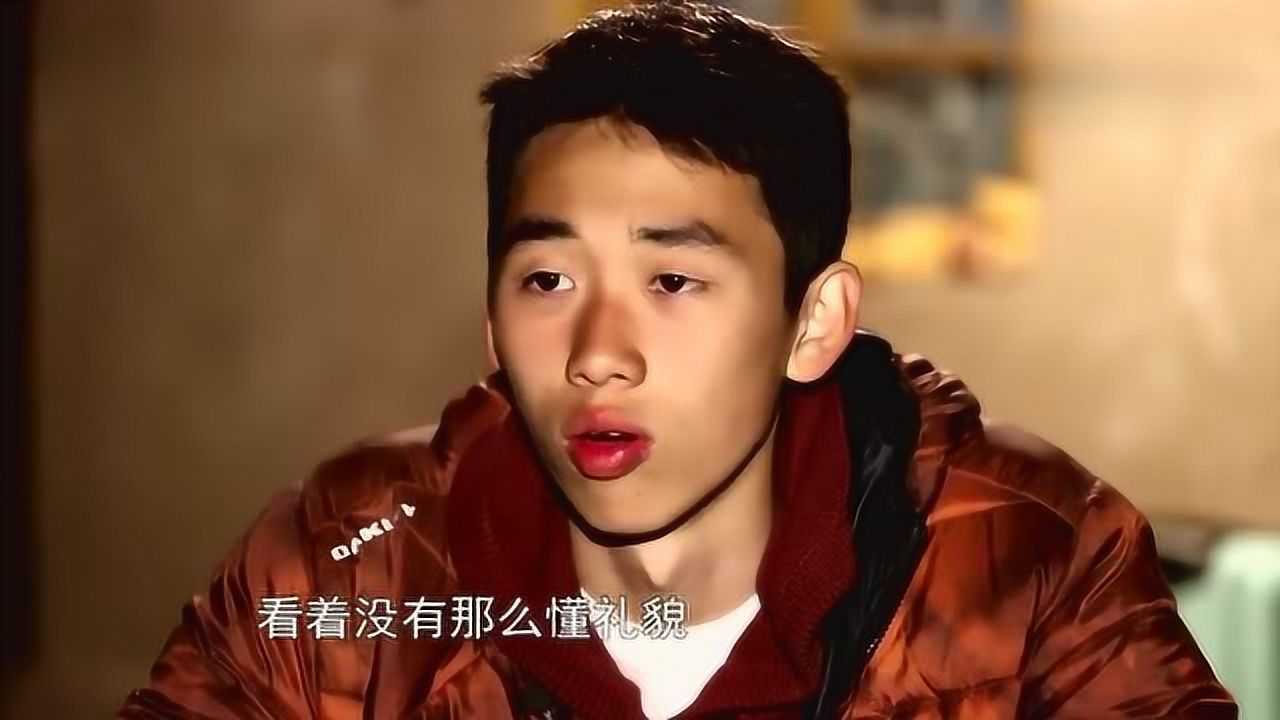 变形计林子濠迎来自己的小伙伴林依轮带杜鹃看升国旗