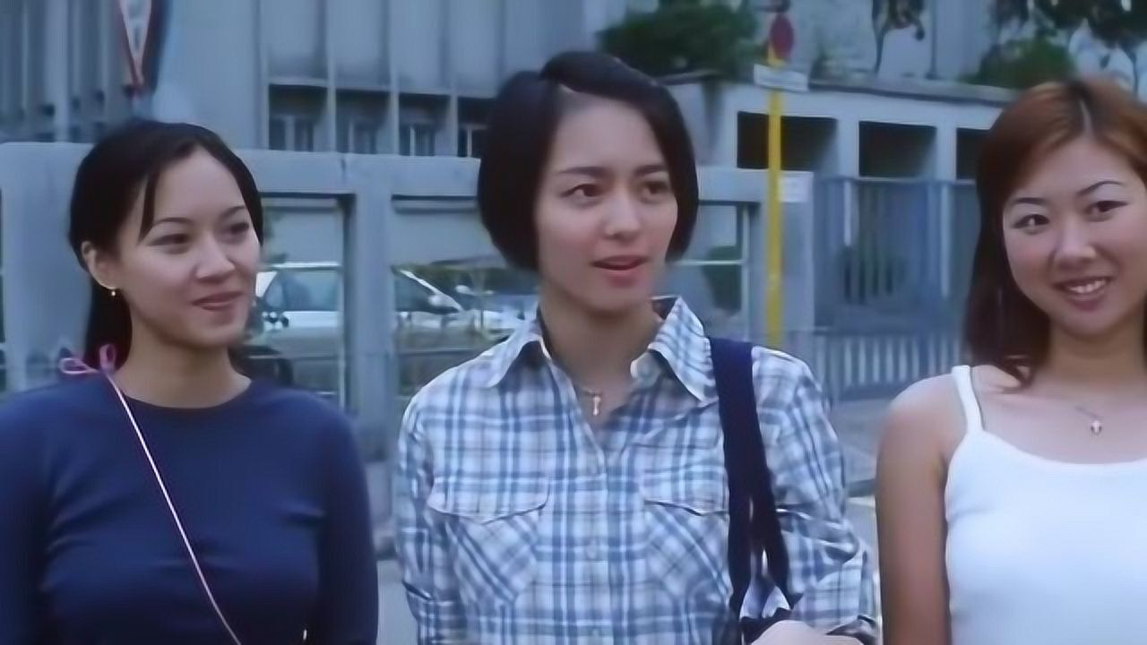 古惑仔之友情岁月山鸡故事:山鸡等小枝放学,小枝看见山鸡很开心