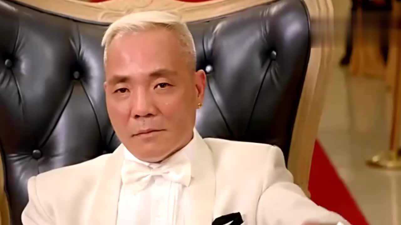 周星驰御用赌圣,刘德华对手,大军全家近照,程东帅气依旧