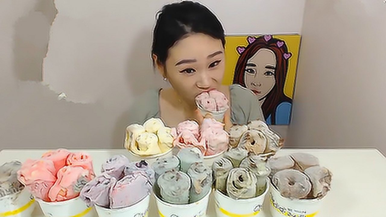韩国美女吃冰淇淋,不同颜色不同味道,这真是种享受