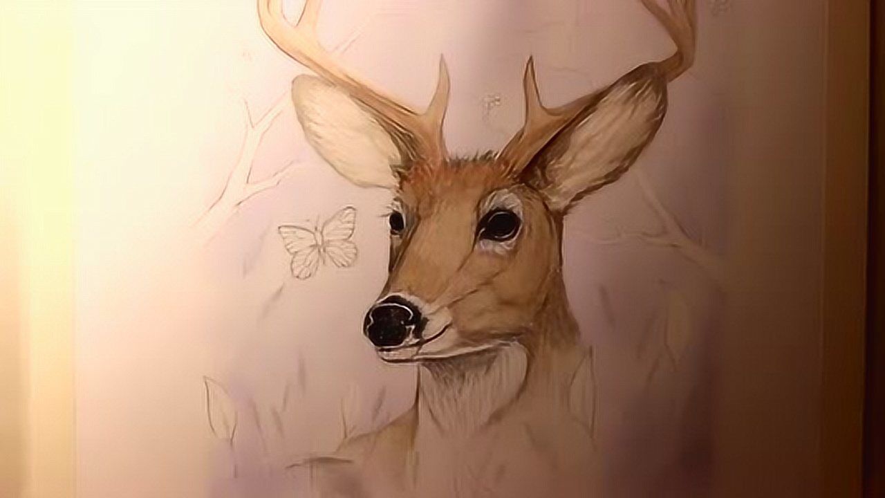 彩铅画一只在花丛中的鹿