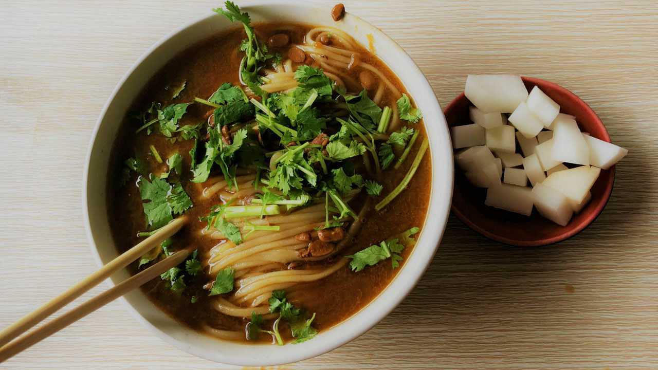 燕赵美食:邯郸非著名小吃南沿村拉面,吃起来酱香浓郁