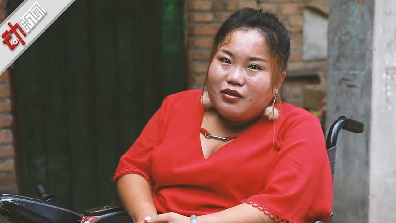 7个月小儿麻痹11岁被人拐骗乞讨 瘫痪女孩靠卖唱供姐弟上大学