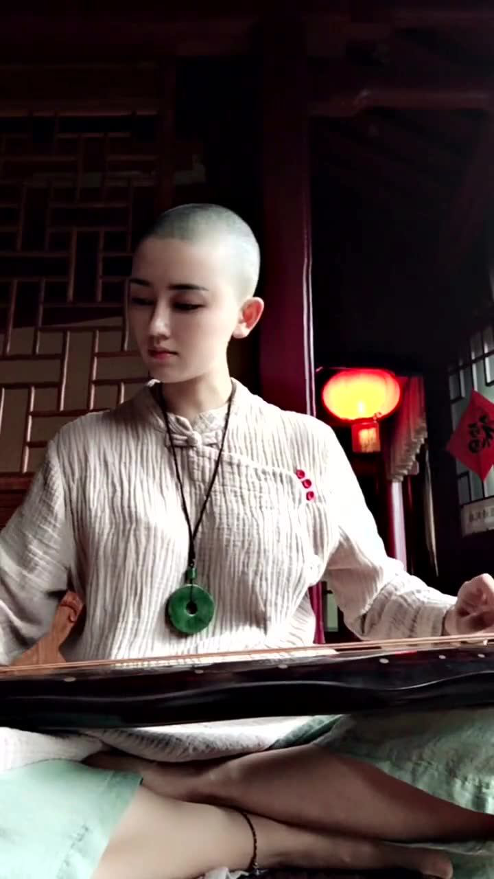 看了这个视频我想说师傅在上弟子田伯光参见仪琳师傅