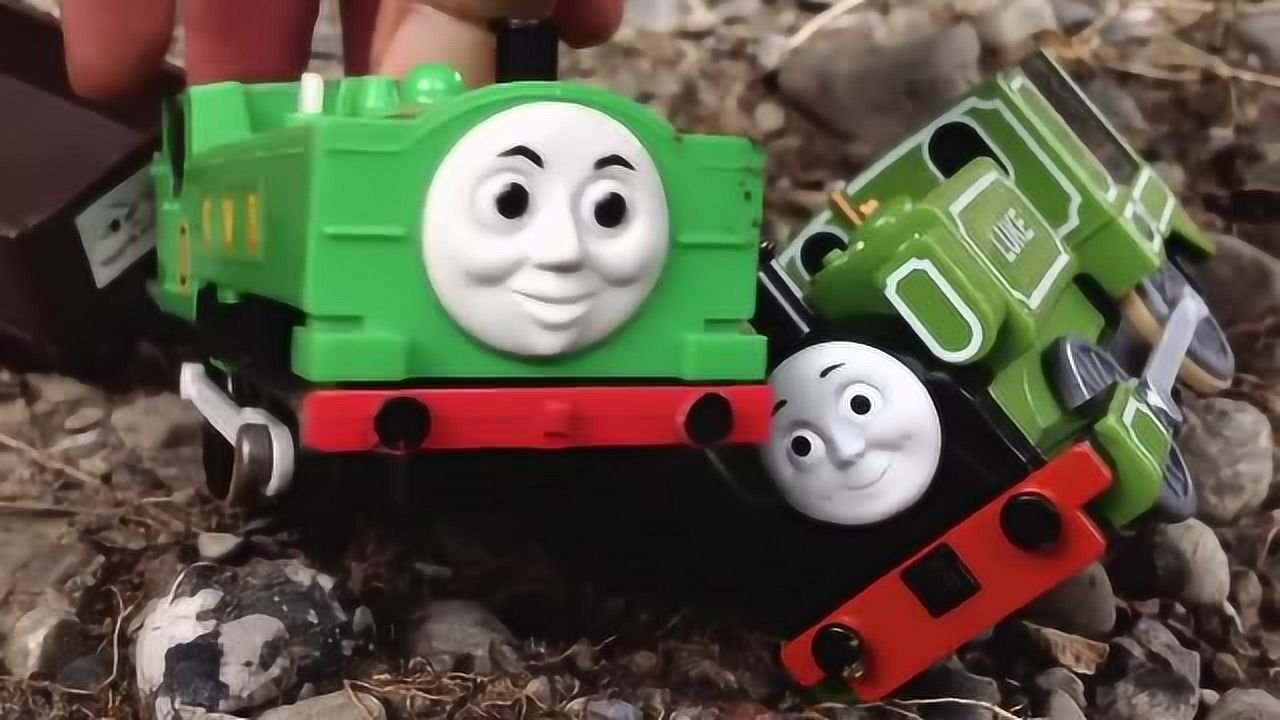 托马斯小火车达克和卢克室外游玩大冒险小朋友快来一起探险吧