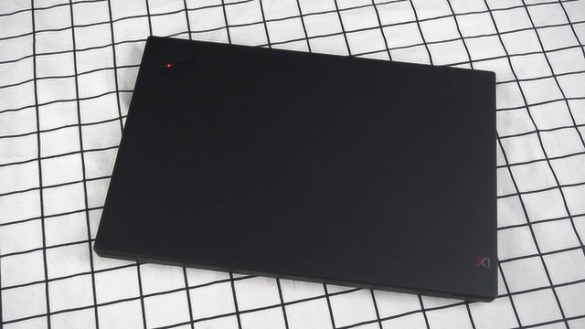 Thinkpad X1隐士外观一分钟解析