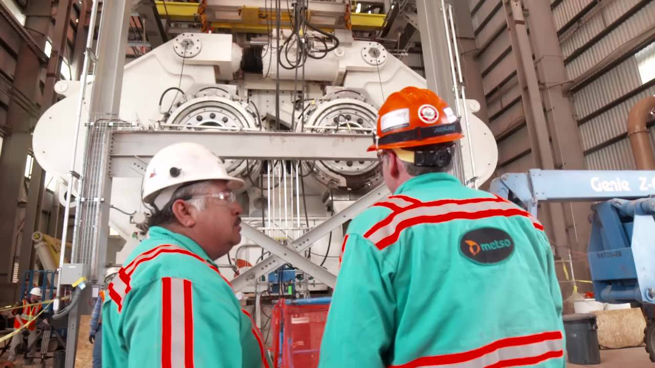 美卓hrc3000高压辊磨机