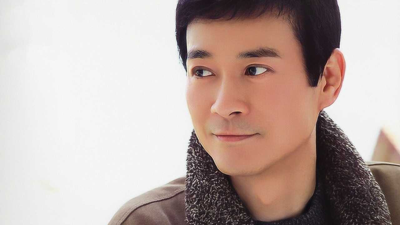 郑少秋笑看风云现场版这才是真正的歌唱家唱歌只动手不跳舞