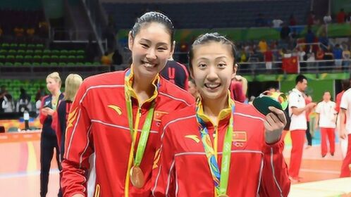 丁霞&颜妮,从二八连线到一路一起,泪目!