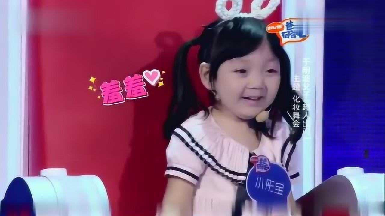 小正太当众脱裤子，小萝莉们害羞忙捂脸，真的是太坏了！_高清