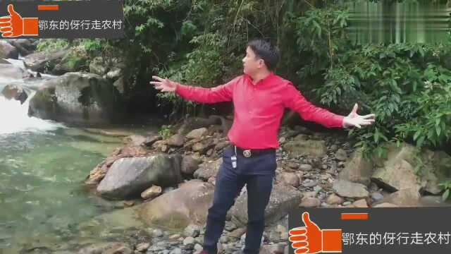 男神王子清董事长喝一捧山河水,一碗米线就是一日三餐,继续前行