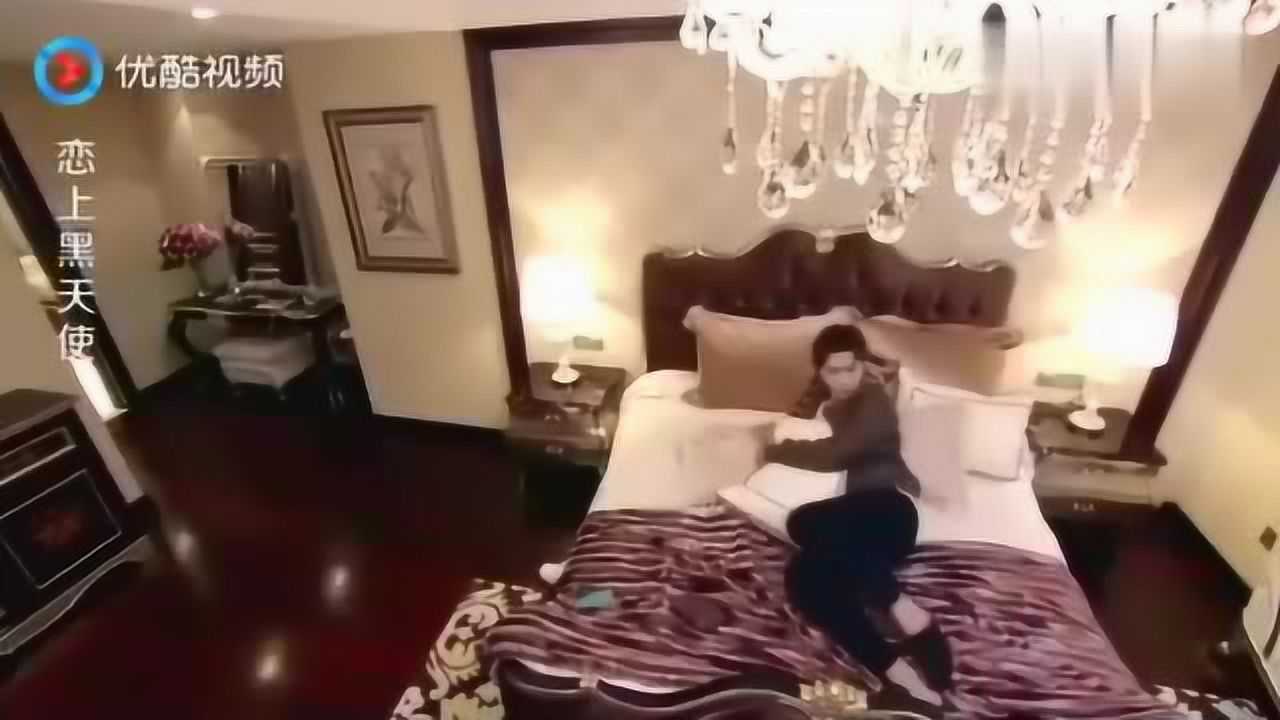 穷小伙终于和女总裁在一起，第一反应就是上交银行卡，美女却笑了