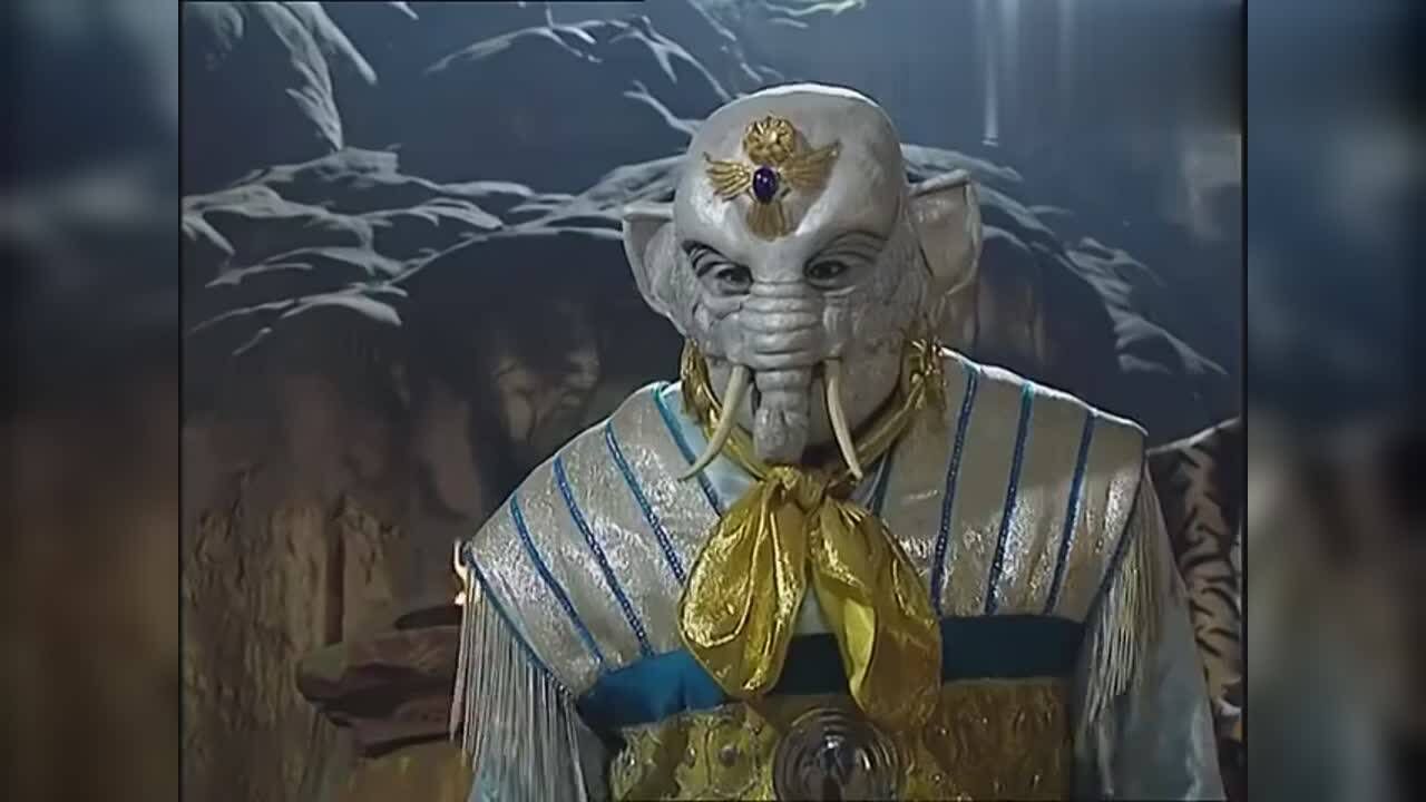 狮驼岭孙悟空钻进青狮肚子里金箍棒一顿乱搅妖怪叫爷爷喊外公