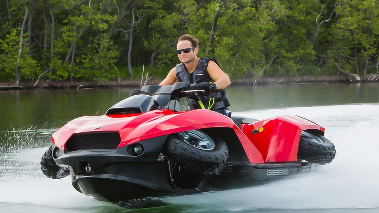 水陆两栖的摩托车,遇水5秒变快艇,时速高达120公里